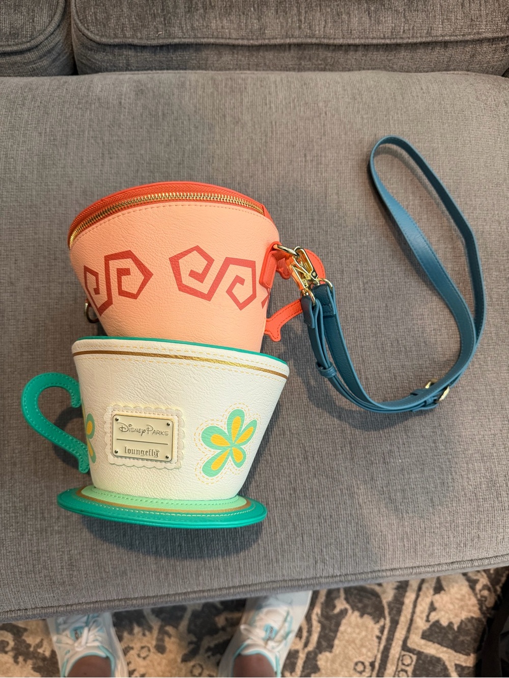 Disney D23 2022 Expo Exclusive Alice in Wonderland Loungefly Teacup Purse. NWOT - Picture 2 of 6